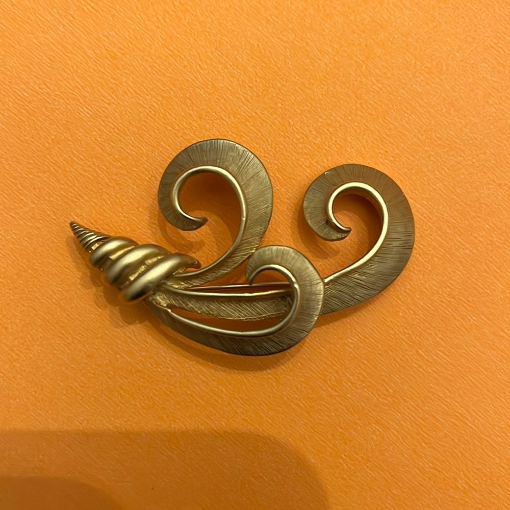 Artistic Pin / Brooch